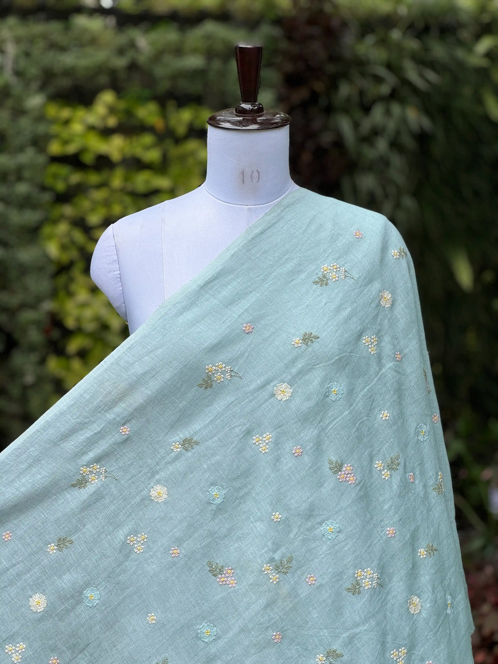Embroidered  40 Lee Gauze Linen Fabric