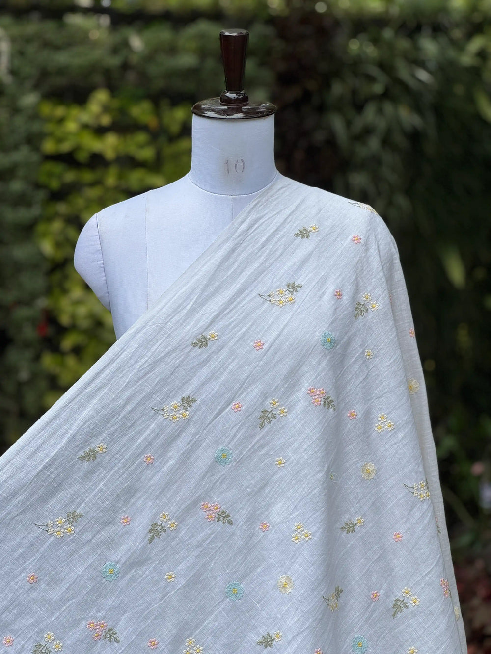 Embroidered  40 Lee Gauze Linen Fabric