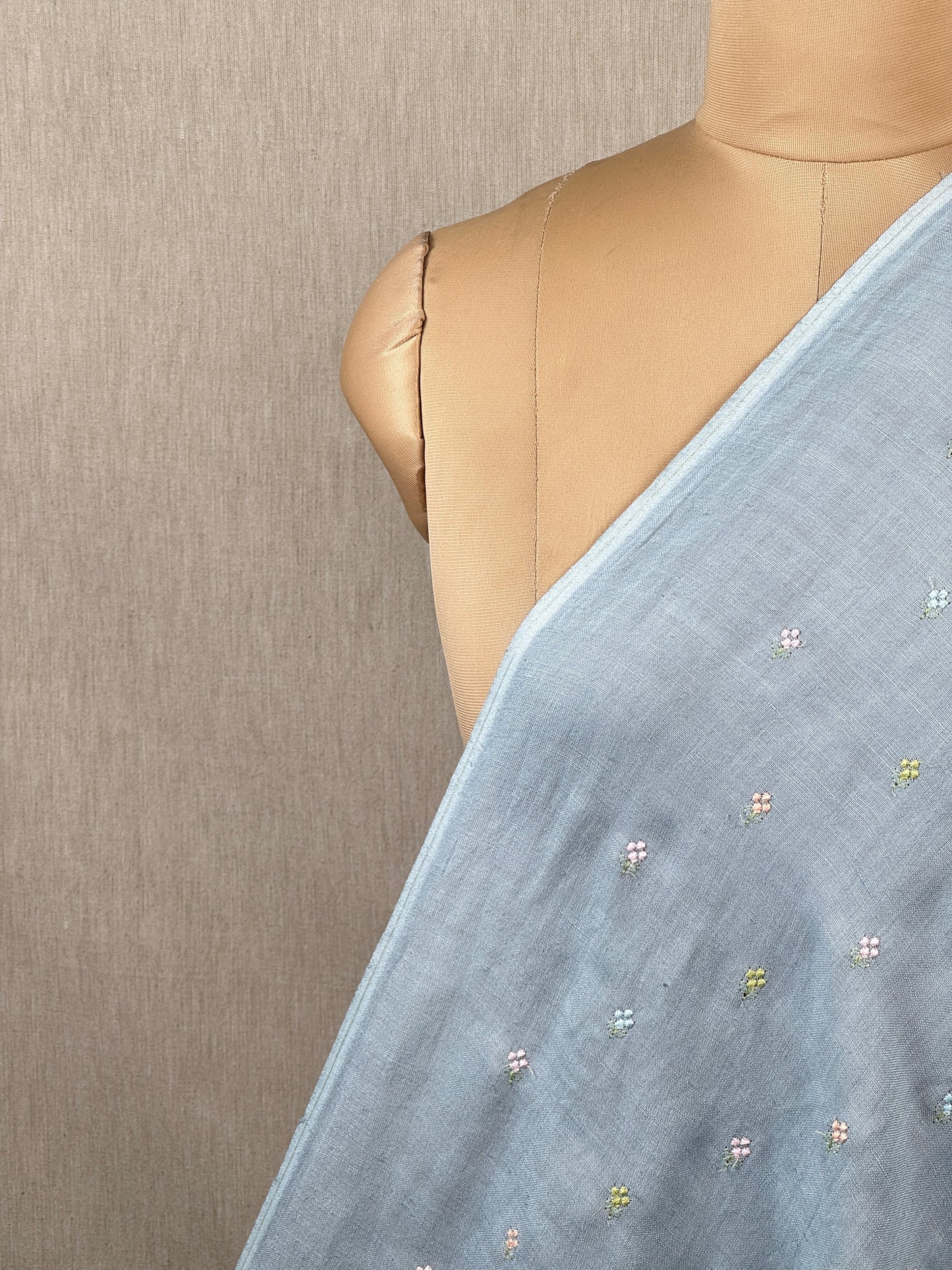 Embroidered 60 Lee Gauze Linen Fabric