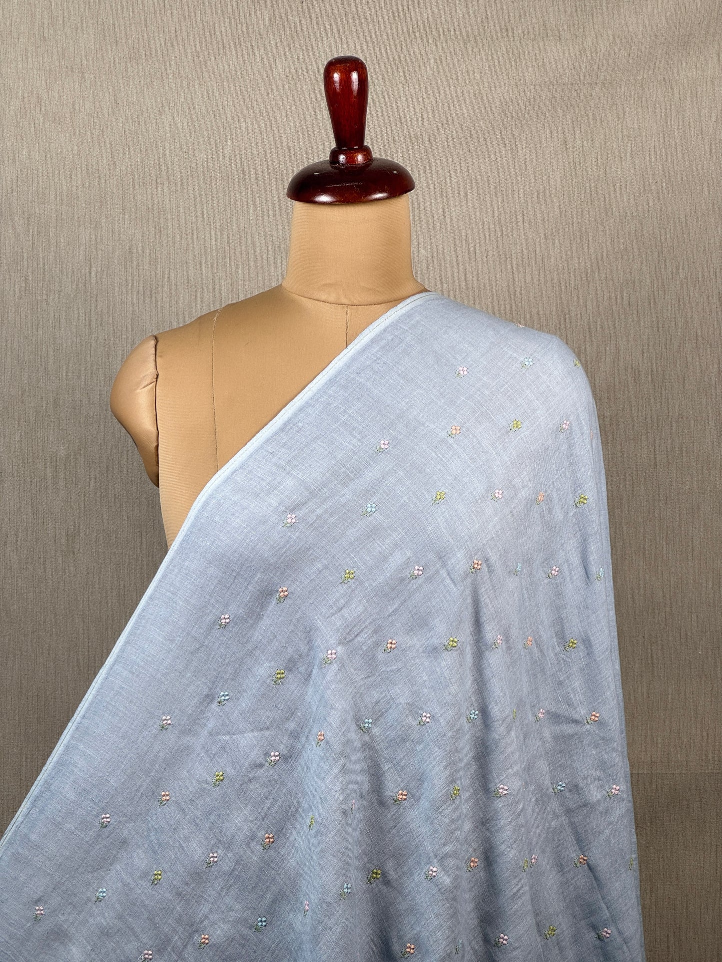 Embroidered 60 Lee Gauze Linen Fabric