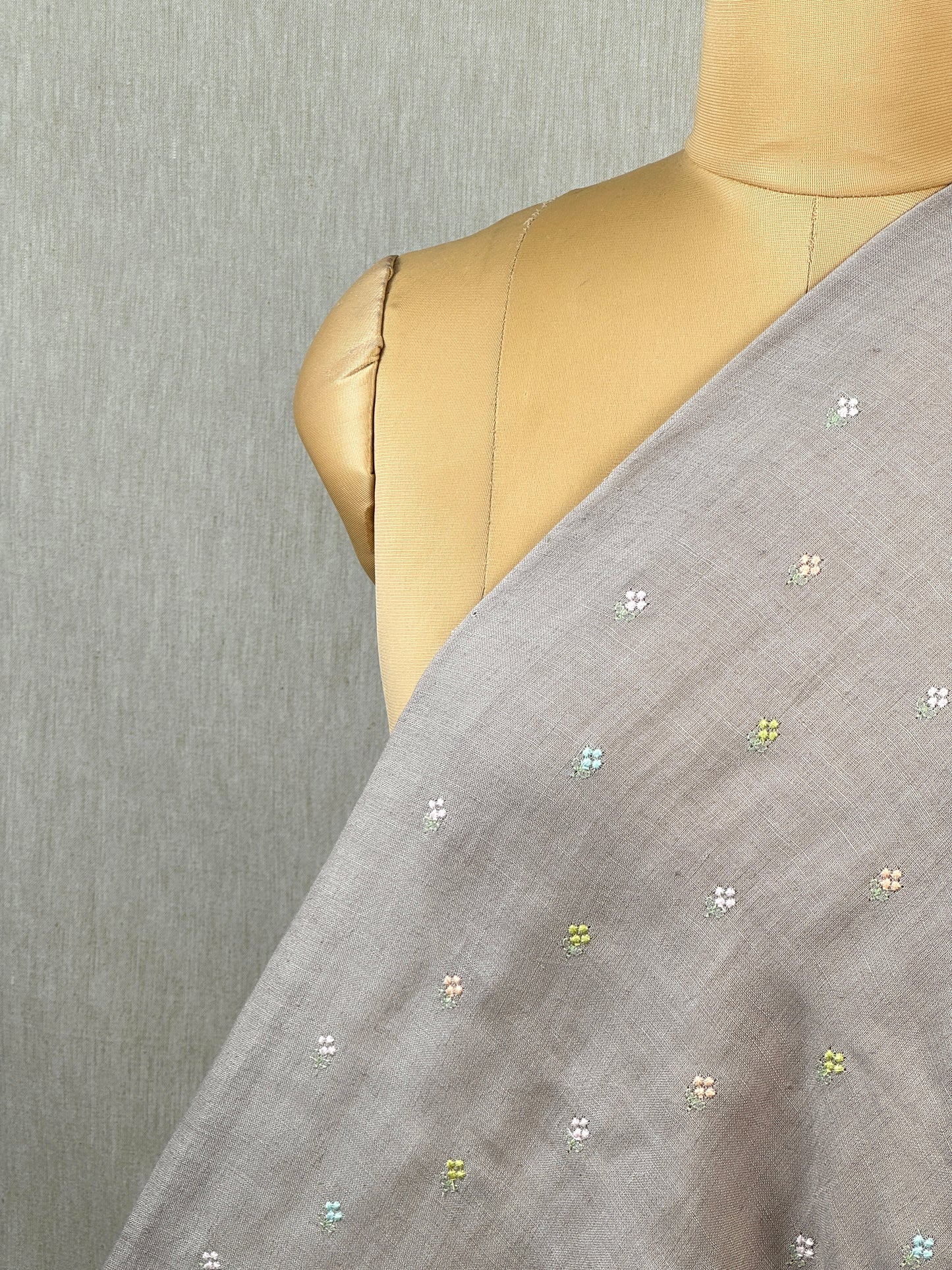 Embroidered 60 Lee Gauze Linen Fabric