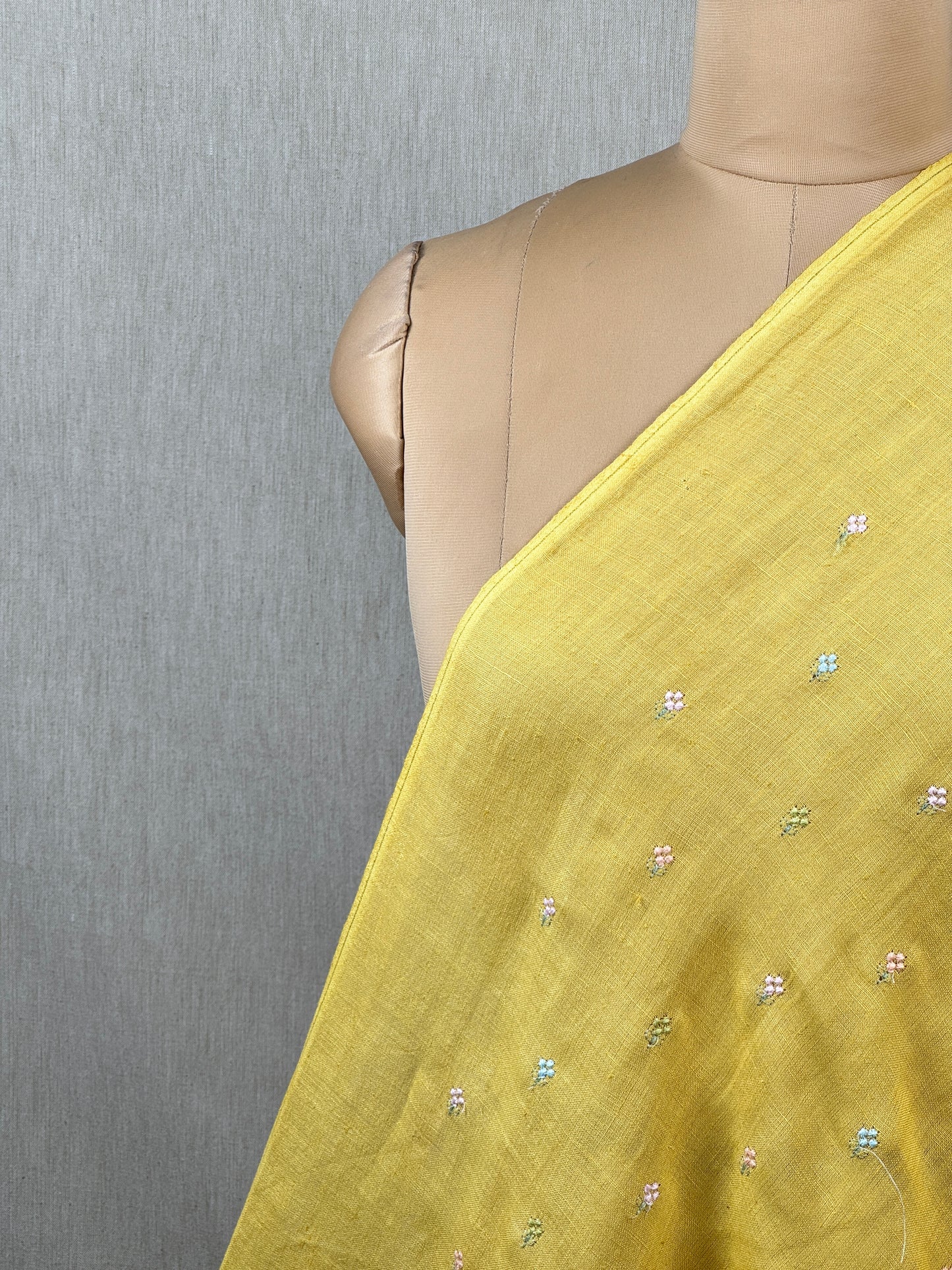 Embroidered 60 Lee Gauze Linen Fabric