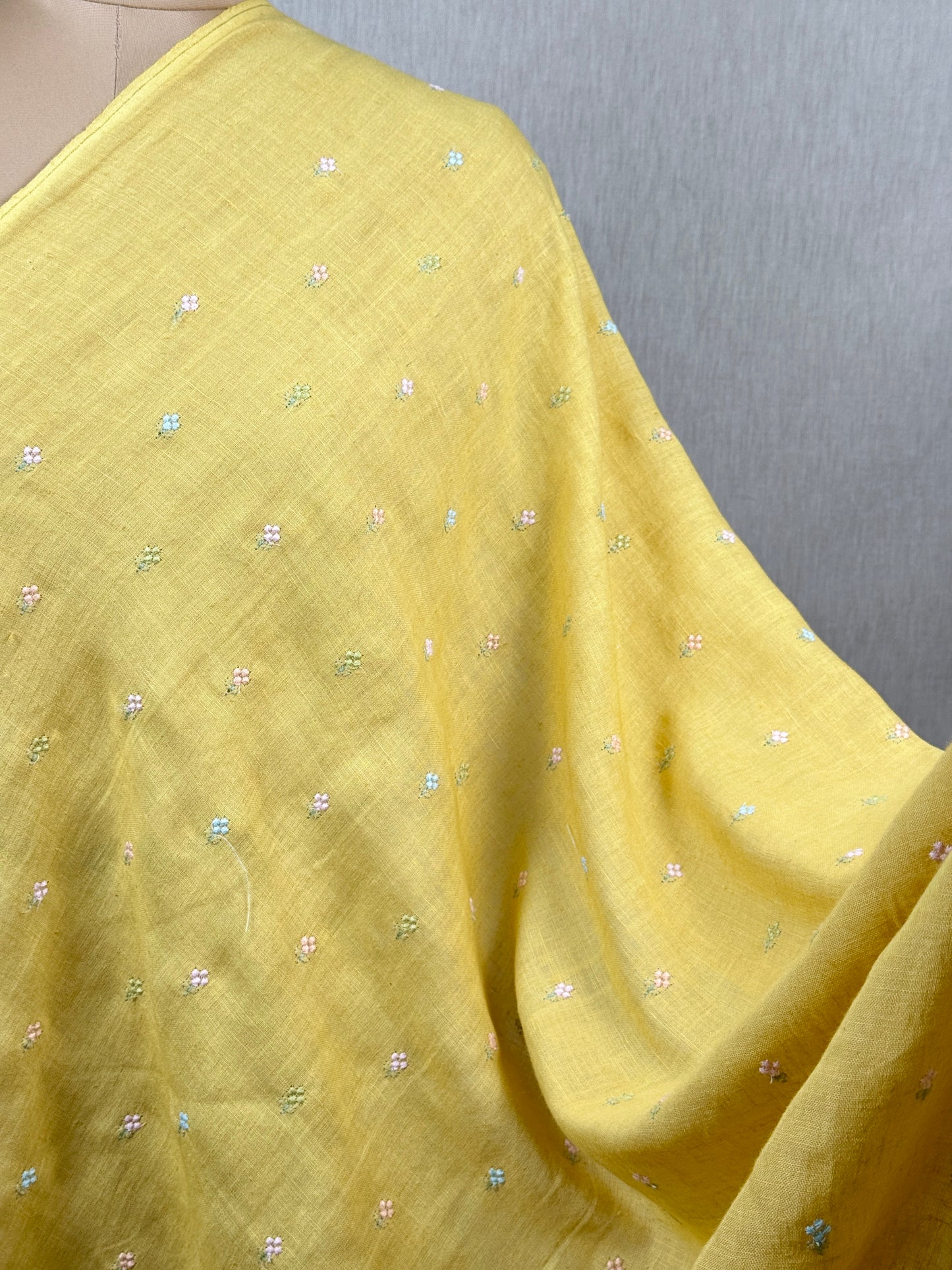 Embroidered 60 Lee Gauze Linen Fabric