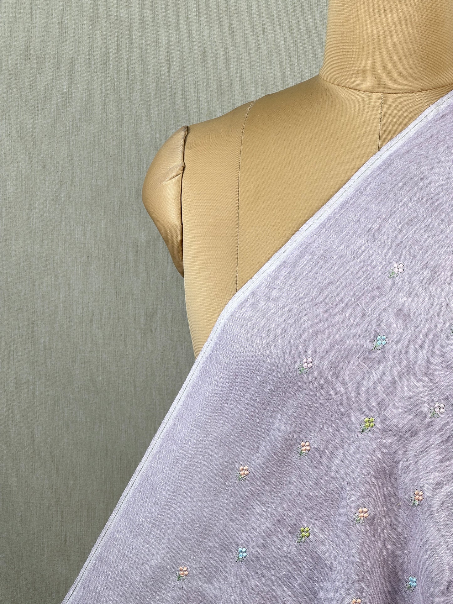 Embroidered 60 Lee Gauze Linen Fabric