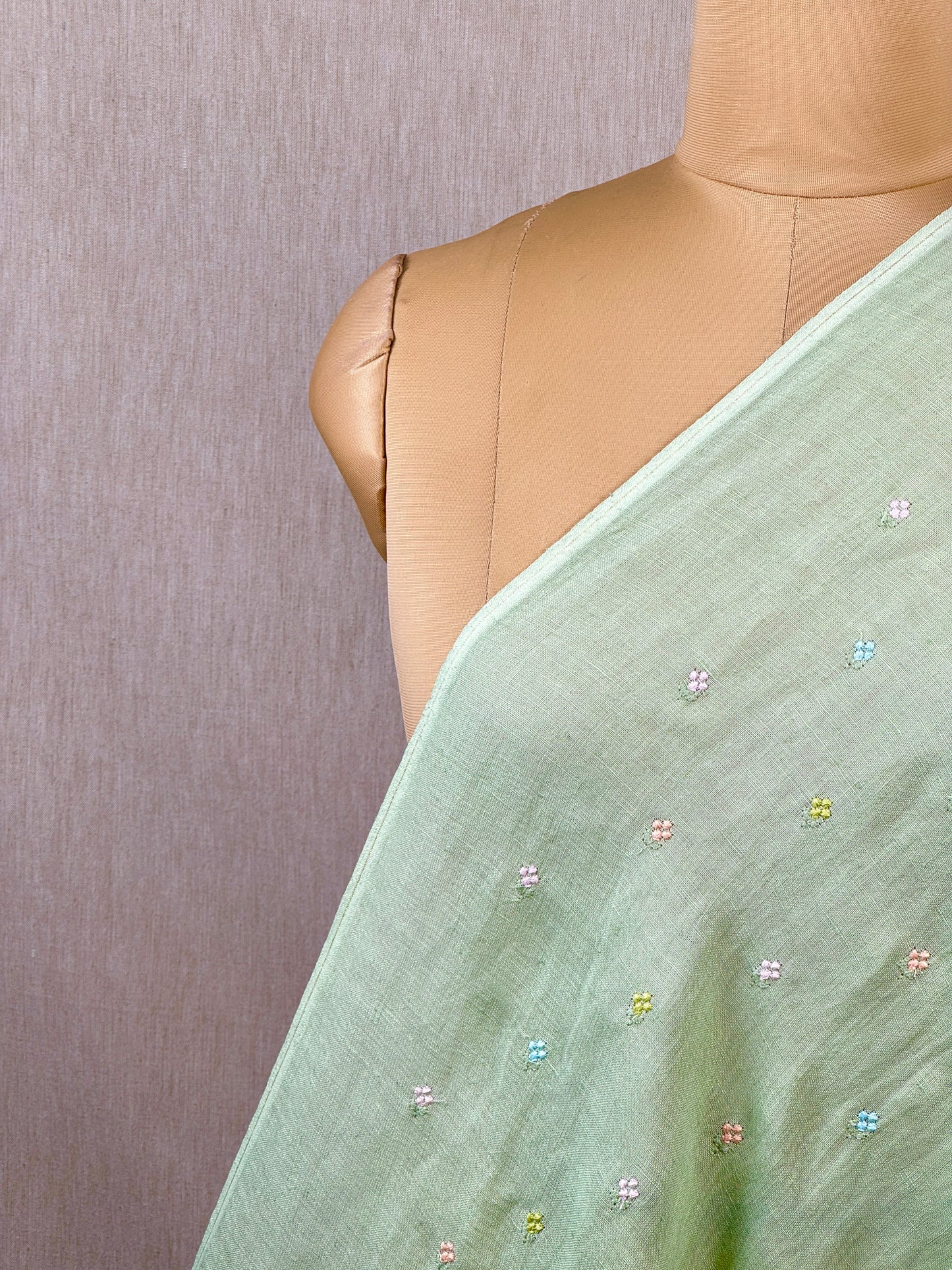 Embroidered 60 Lee Gauze Linen Fabric