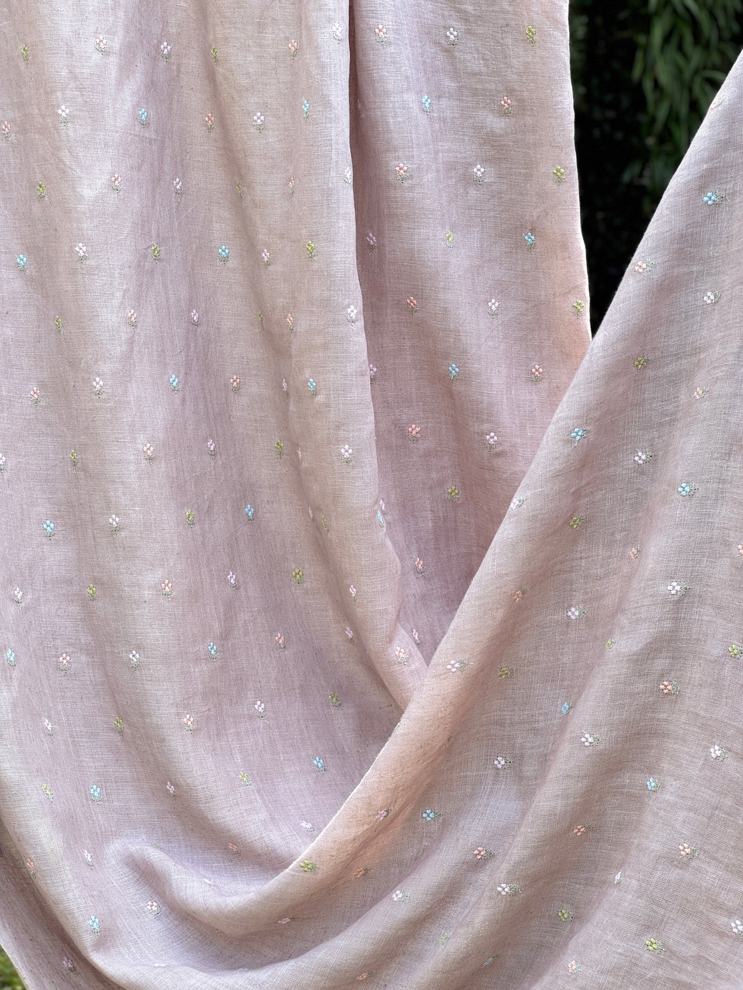 Embroidered 60 Lee Gauze Linen Fabric