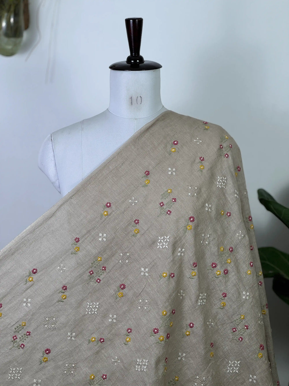 Embroidered  40 Lee Gauze Linen Fabric