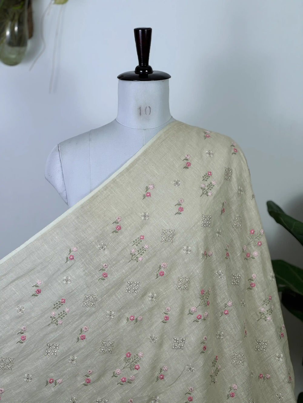 Embroidered  40 Lee Gauze Linen Fabric