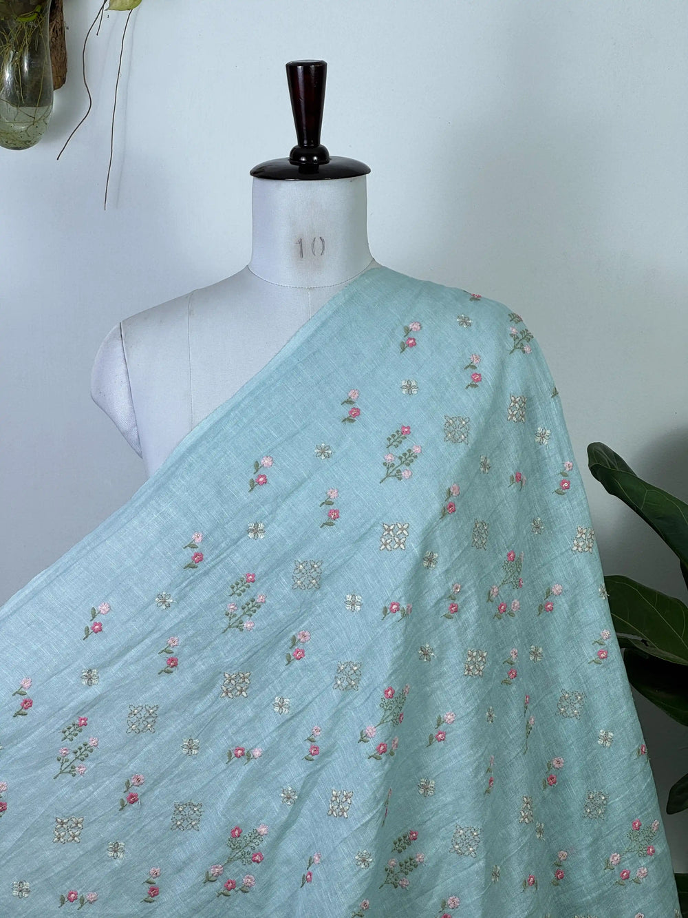 Embroidered  40 Lee Gauze Linen Fabric